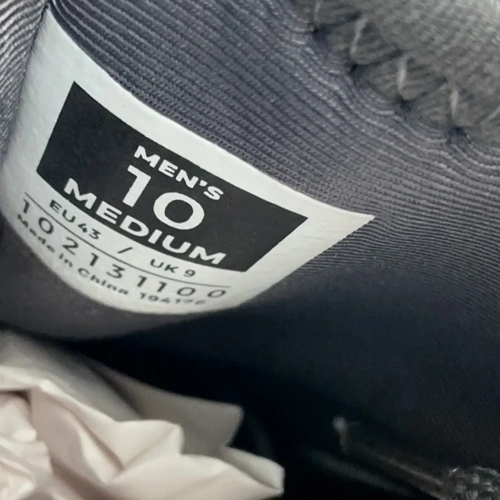 KURU stylish sneakers